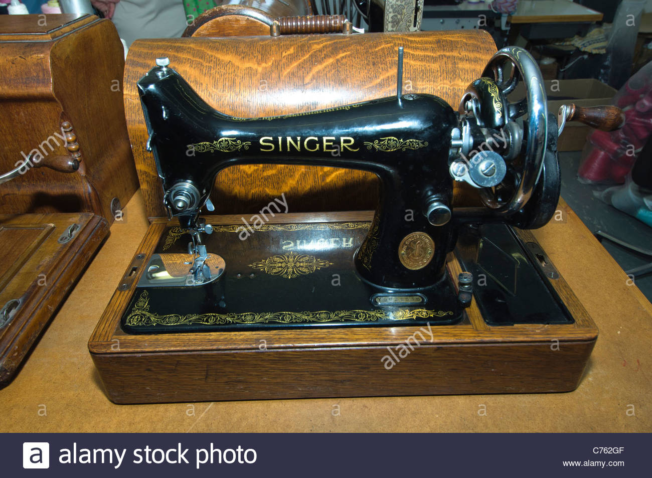 Vintage Singer sewing machine on wooden base.
