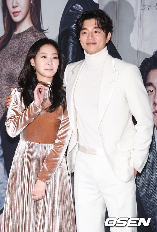 Man and woman posing at event.