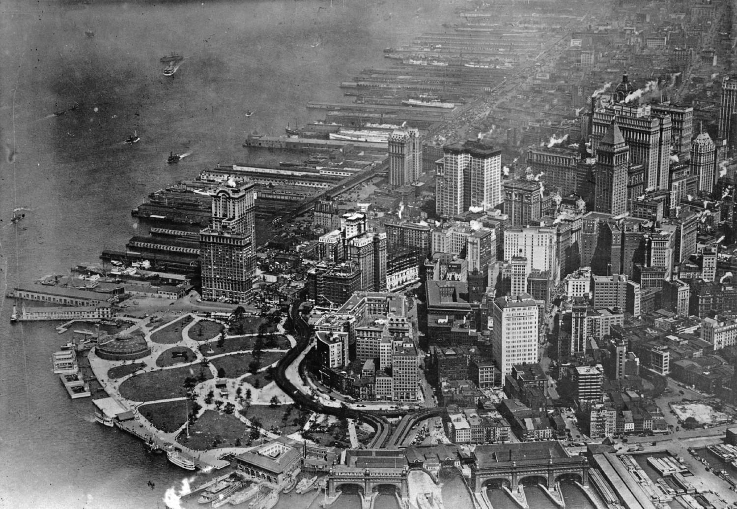 Aerial view of early 20th-century urban landscape.